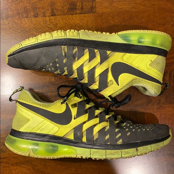 nike neon yellow trainers